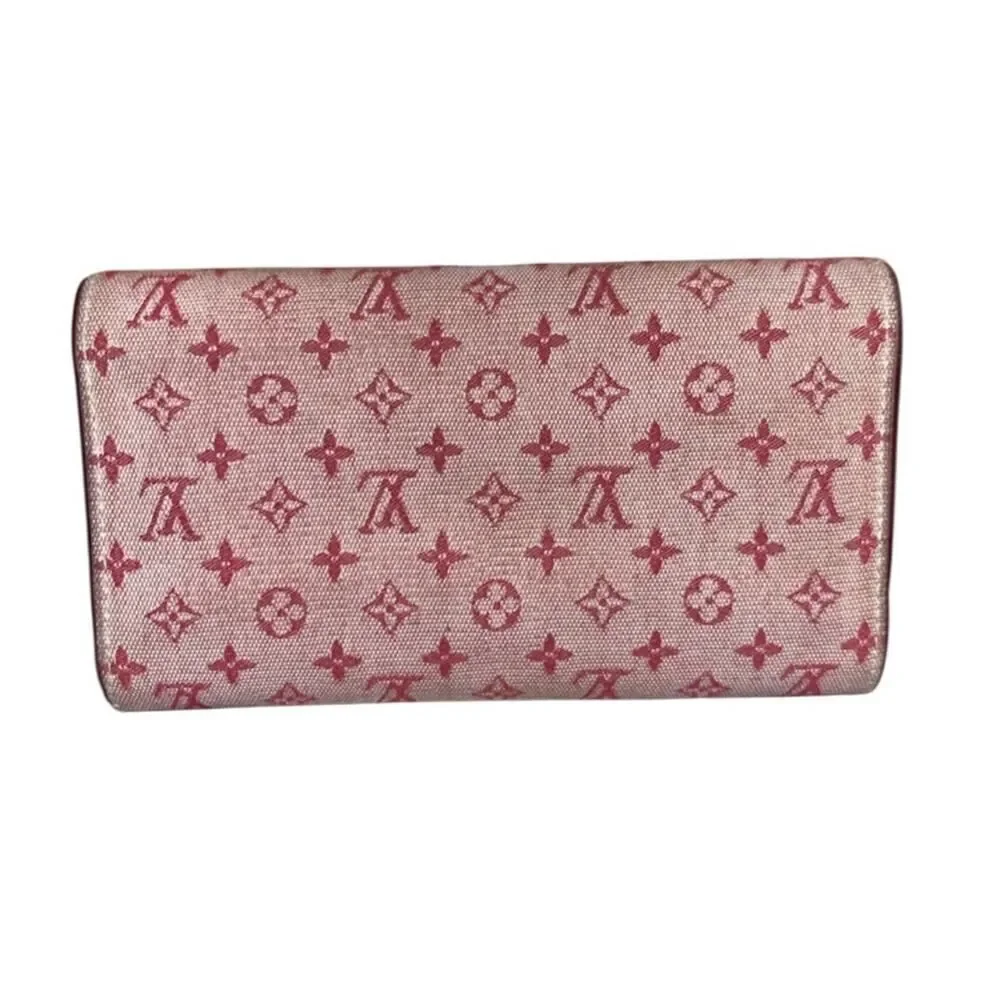 Louis Vuitton elegant stylish